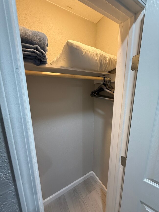 Building Photo - 2819 S Pine St