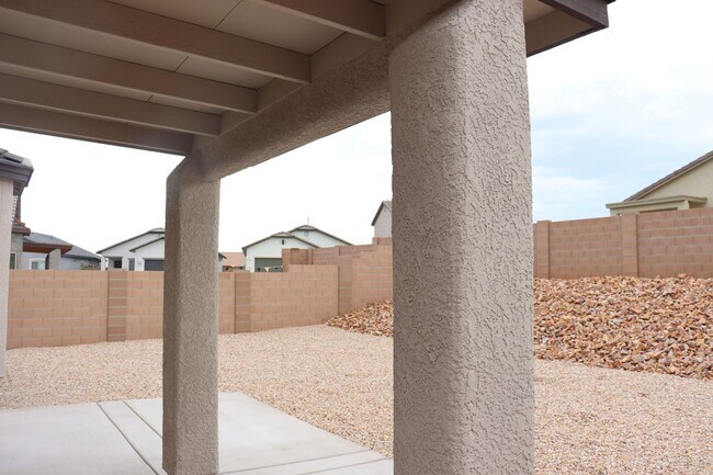 Building Photo - Brand New Home in Holiday