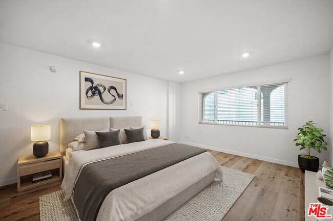 Building Photo - 1650 S Bentley Ave