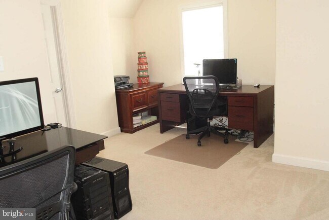 Building Photo - 623 Hurdle Mill Pl