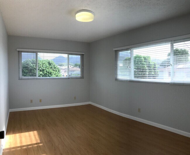 Building Photo - Spacious 5 Bedroom, 2 Bath, 2 Car Carport,...