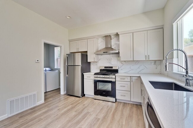 Building Photo - Excellent 2 bed 1 Bath ADU