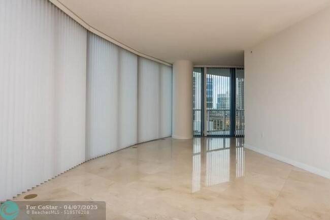 Building Photo - 333 Las Olas Way