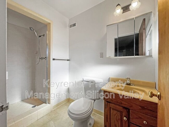 Building Photo - 1937 Stanley Ave