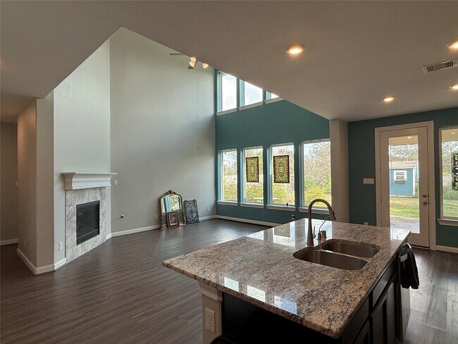 Building Photo - 3707 Parkcrest Ct