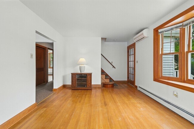 Building Photo - 178 Massasoit Rd