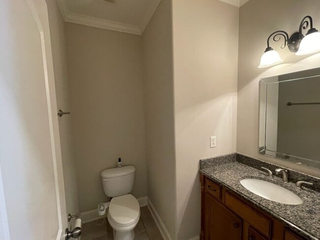 Building Photo - Luxurious home in Collierville with an ing...