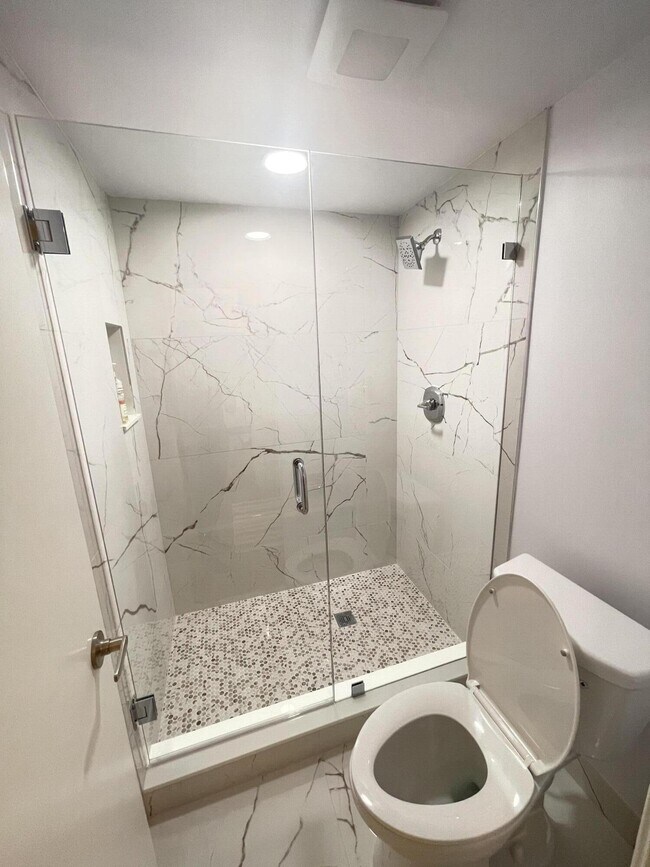 Building Photo - 11397 Pond View Dr