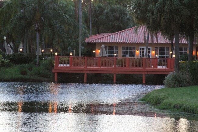 Building Photo - 2-Bed, 2-Bath Corner unit, Best location!