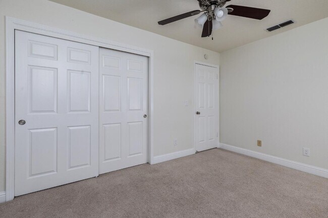 Building Photo - 953 E Buckhill Rd