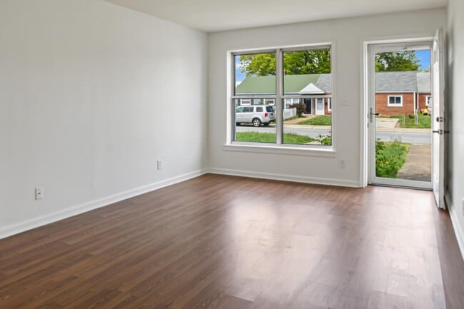 Building Photo - 301 Sheridan Dr
