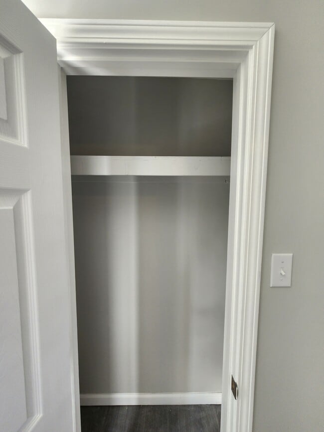 Building Photo - 205 River Oaks Dr