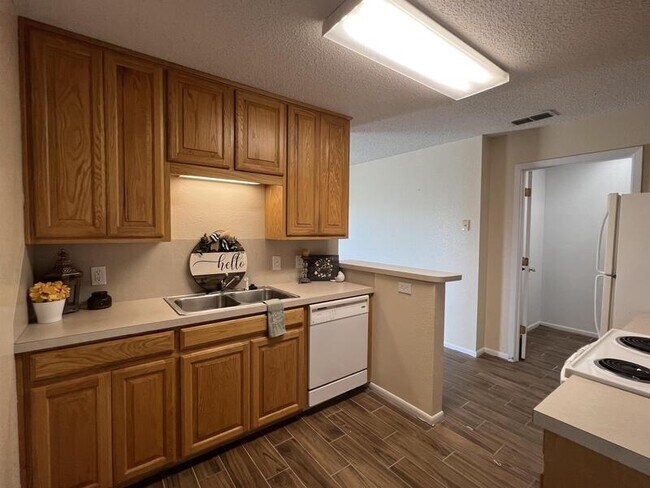 Building Photo - 5427 Ricci St