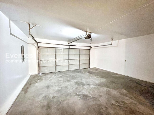 Building Photo - 2427 Riverstone Dr