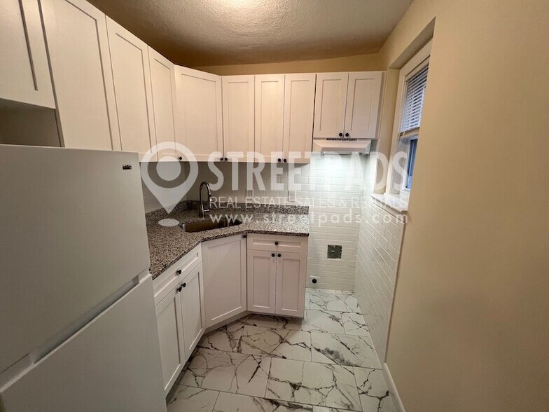 Building Photo - 2018 Commonwealth Avenue