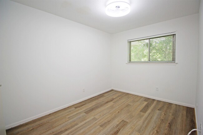 Building Photo - 1503 Cedar Cove St