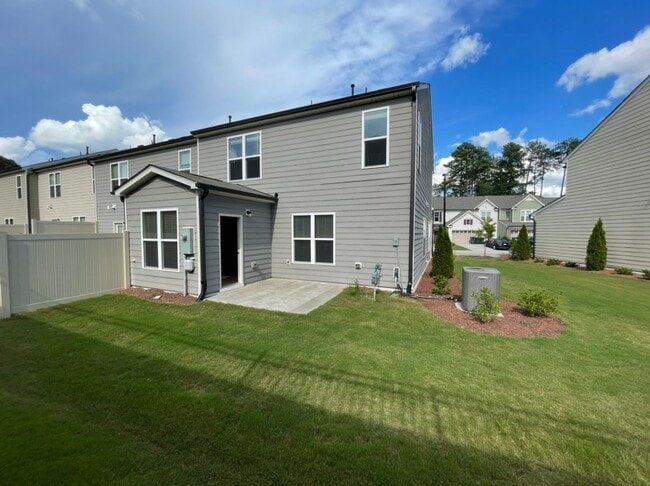 Building Photo - Like new 3 Bedroom townhouse with 2 car garage