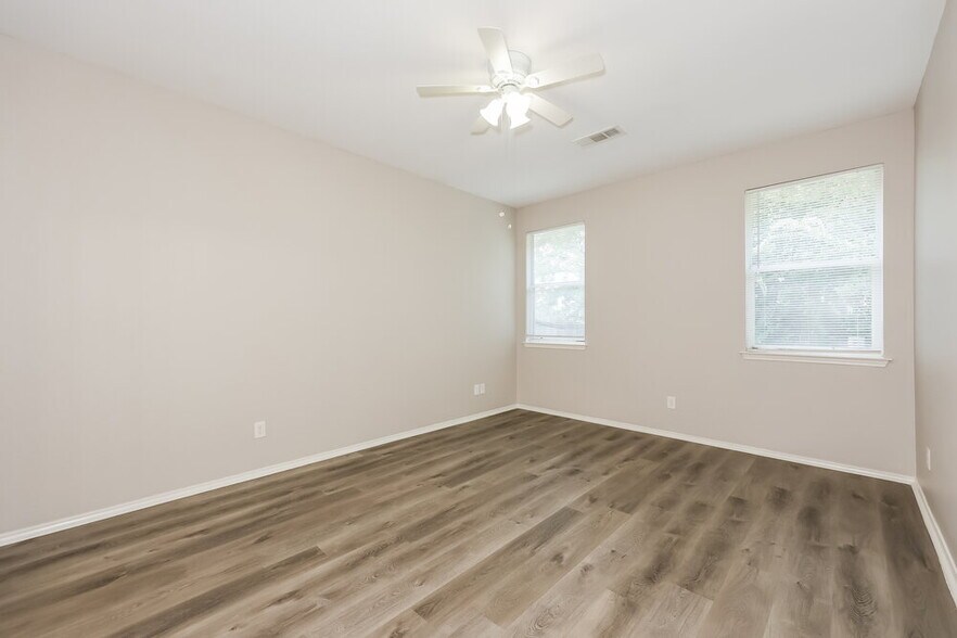 Building Photo - 2321 Wildwood Ln