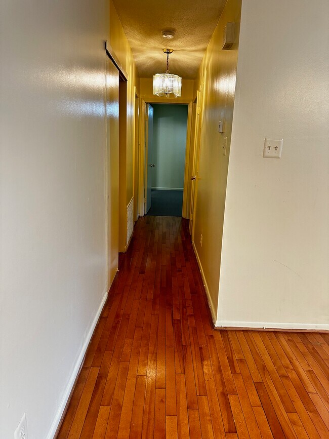 Building Photo - 2 Wynwood Dr