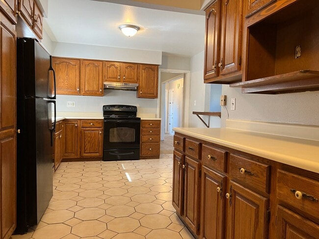 Building Photo - 137 Sumac Dr