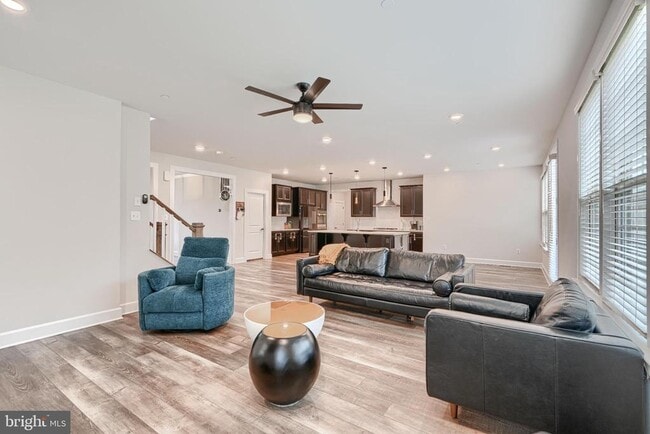 Building Photo - 7123 Starmount Ct