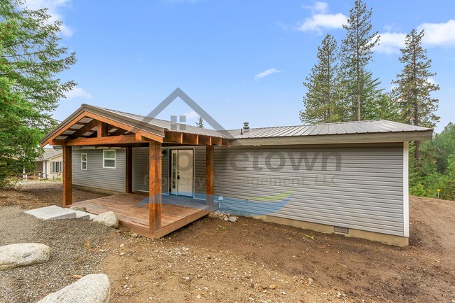 Building Photo - 3 Bedroom 2 Bathroom Home in a Rustic Setting with Mountain Views Available in Blanchard!