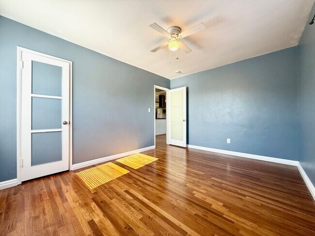 Building Photo - 3 Bedroom 1 bath single story home with solar!