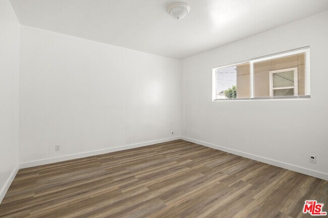 Building Photo - 1451 S Norton Ave