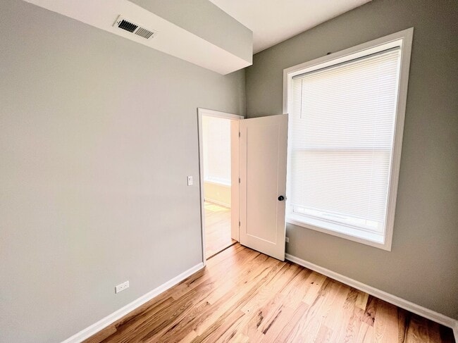 Building Photo - 1227 S Springfield Ave