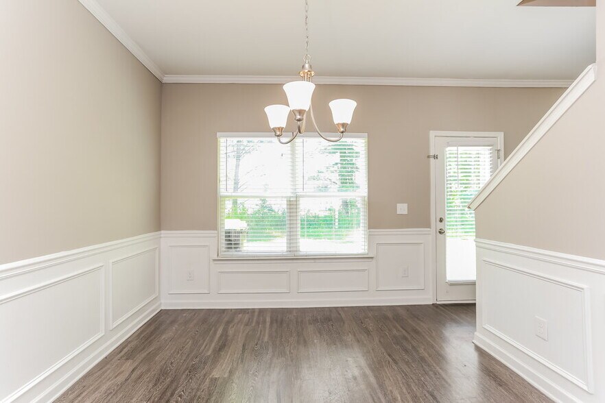 Building Photo - 634 Fieldcrest Dr