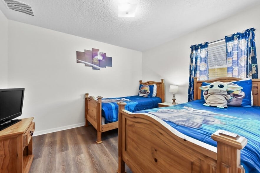 Building Photo - 447 High Point Dr