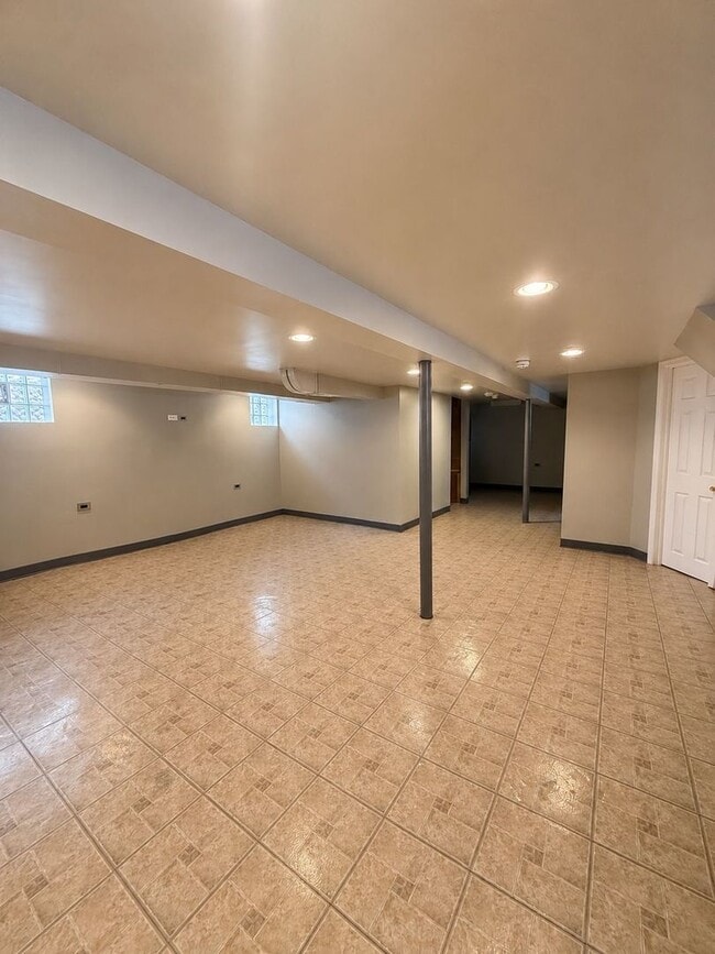 Building Photo - 3725 W 80th St