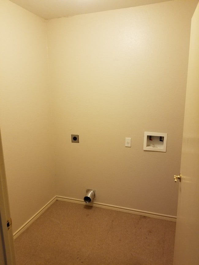 Building Photo - 1411 Tierra Del Sol Ave
