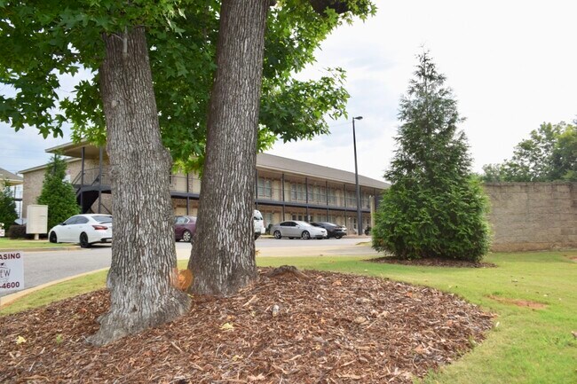 Building Photo - 925 17th Ave E