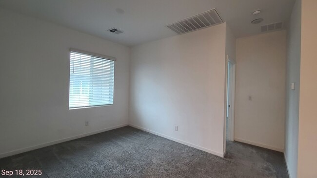 Building Photo - 3 Bedroom 3 Bath Townhouse