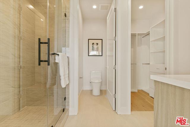 Building Photo - 3230 S Barrington Ave