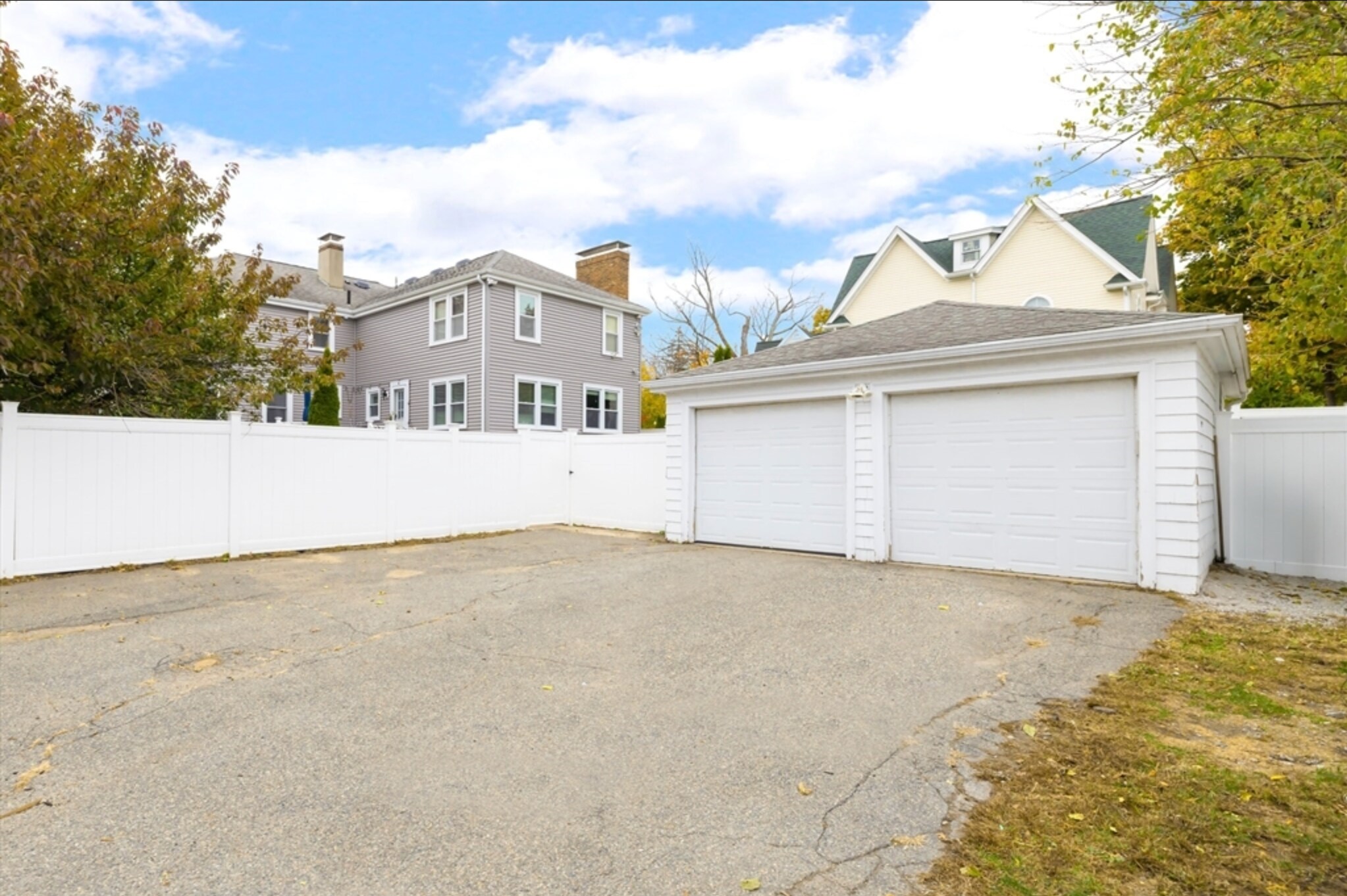 Building Photo - 64 Rowe St