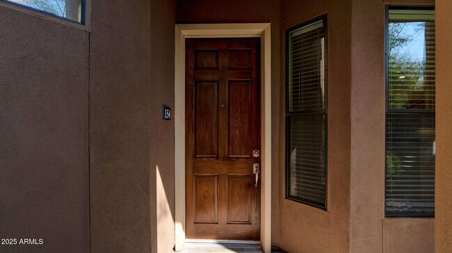 Building Photo - 7027 N Scottsdale Rd