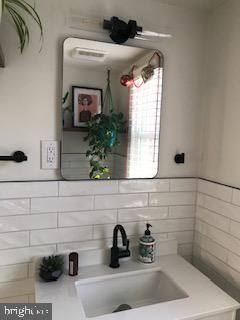 Building Photo - 2242 Washington Ave