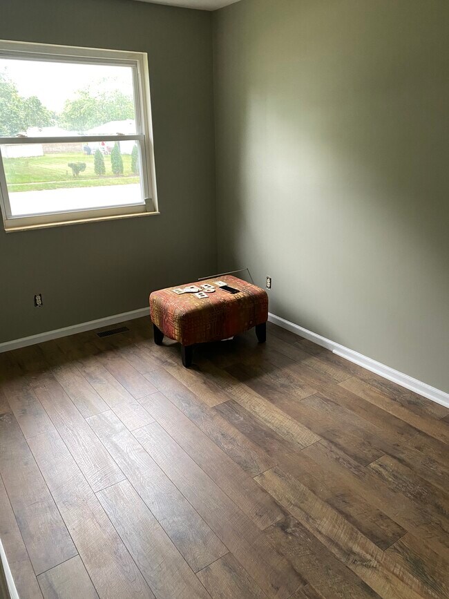 Building Photo - 5167 Goodyear Dr