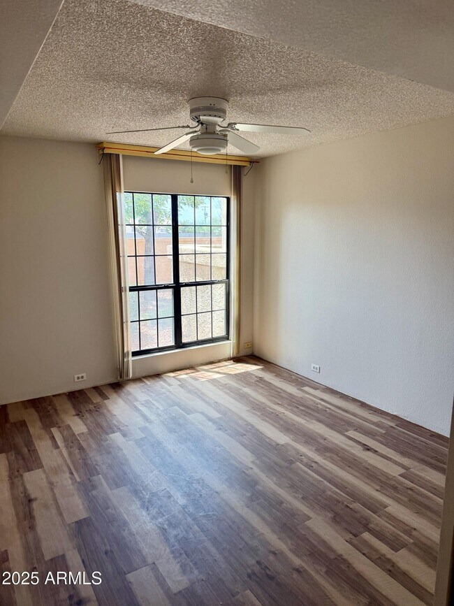 Building Photo - 10410 N Cave Creek Rd