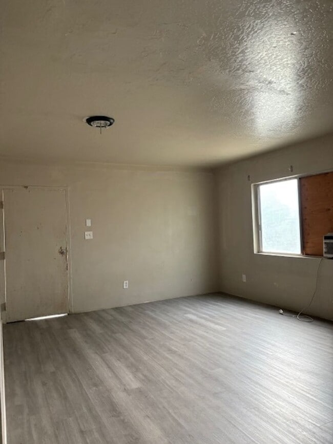 Building Photo - h4675