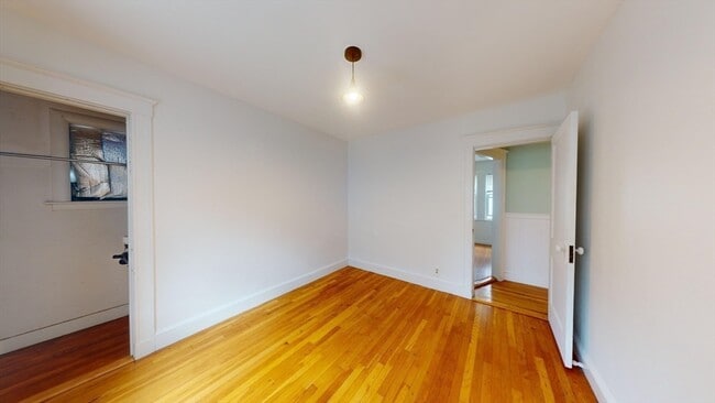 Building Photo - 52 Linwood St