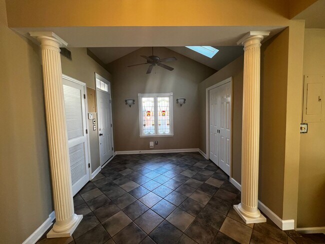 Building Photo - 204 Woodside Ave