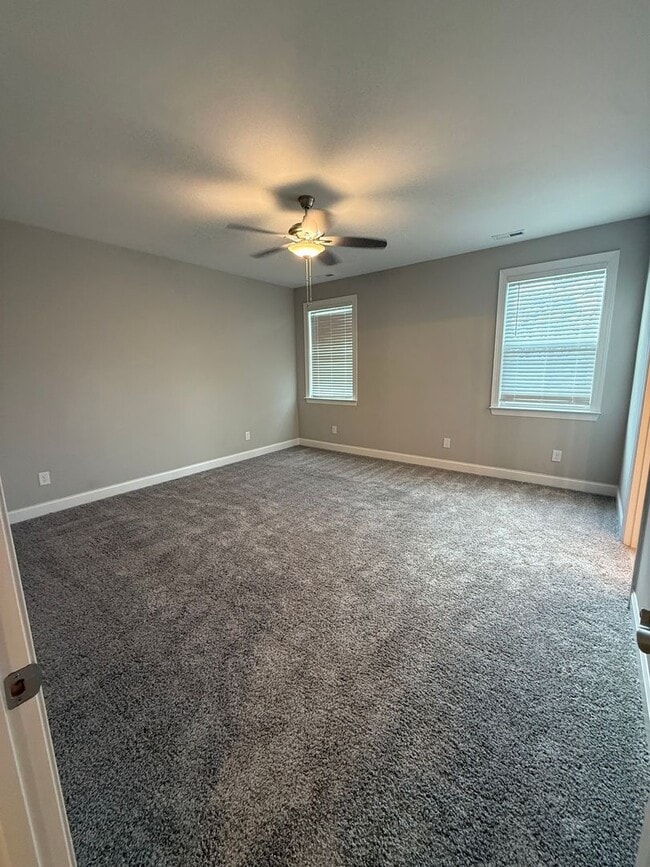 Building Photo - For Lease – Spacious Townhome in Hixson