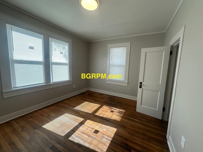 Building Photo - 2 Bed 1 Bath