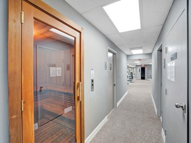 Building Photo - 200 Leslie Dr