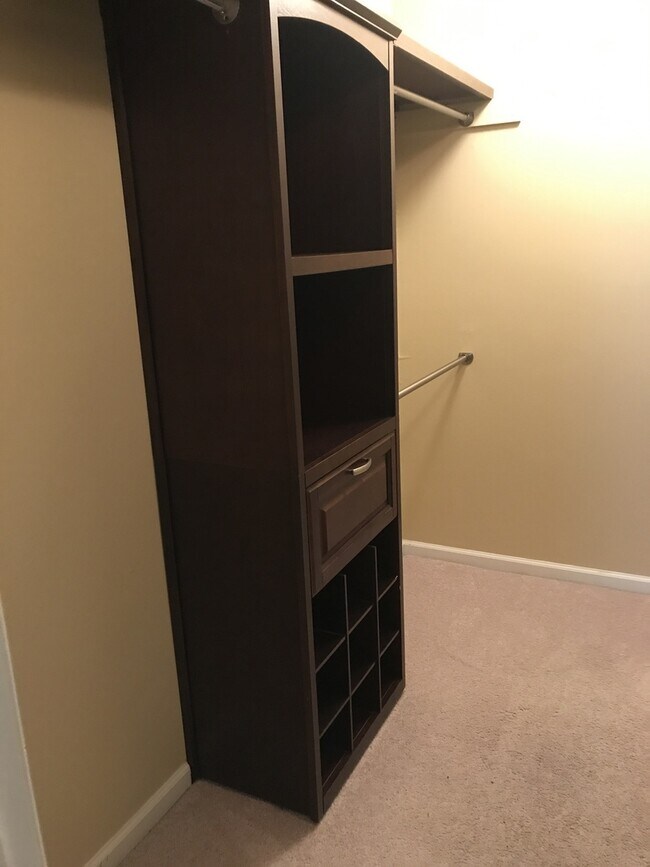 Building Photo - 2 Bed, 1 Bath Condo