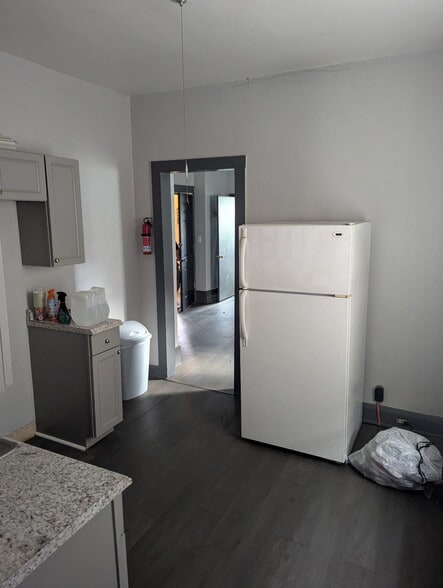 Building Photo - 803 W Chestnut St