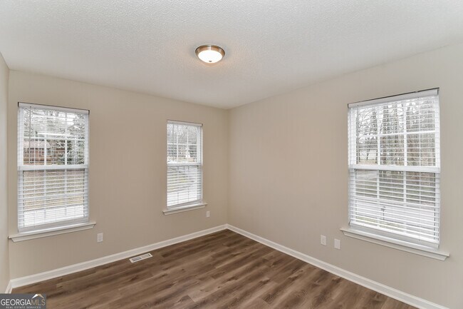 Building Photo - 1816 Creveis Rd